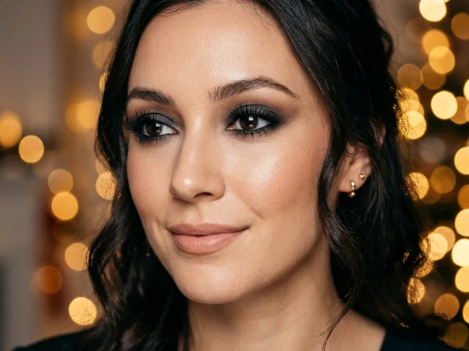 Classic smoky eye makeup for New Year's Eve